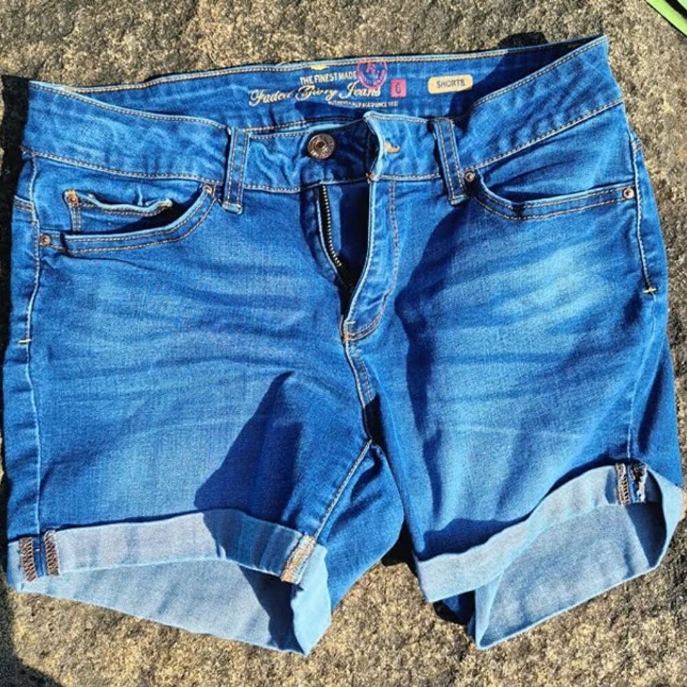 Faded Glory Denim Shorts – Size 6 – Rolled Cuff Mid‑Rise